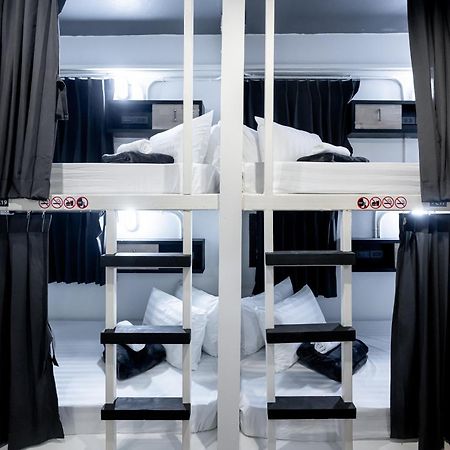 Vibes Hostel กรุงเทพมหานคร ภายนอก รูปภาพ