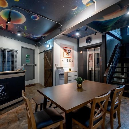 Vibes Hostel กรุงเทพมหานคร ภายนอก รูปภาพ