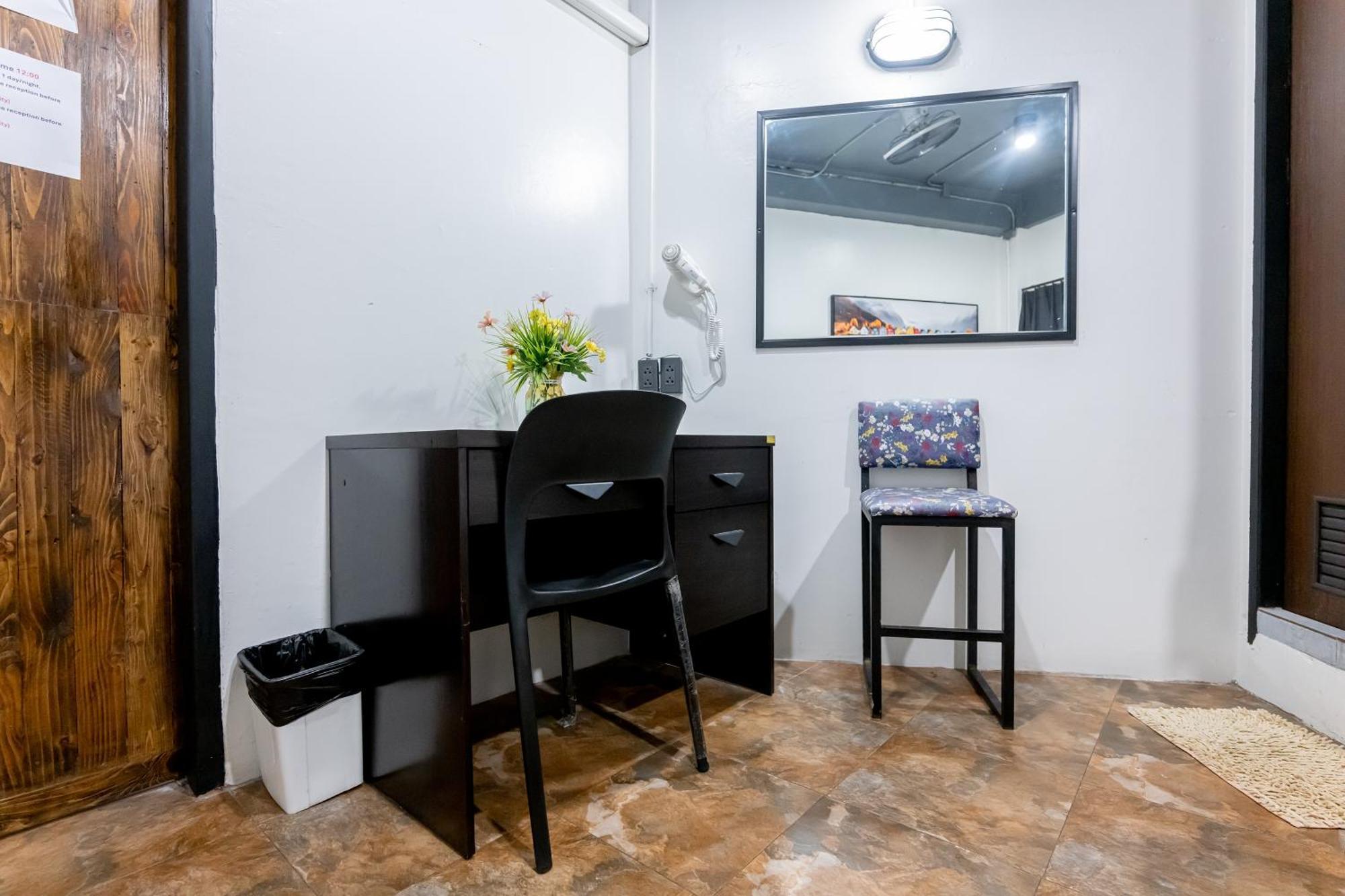 Vibes Hostel กรุงเทพมหานคร ภายนอก รูปภาพ