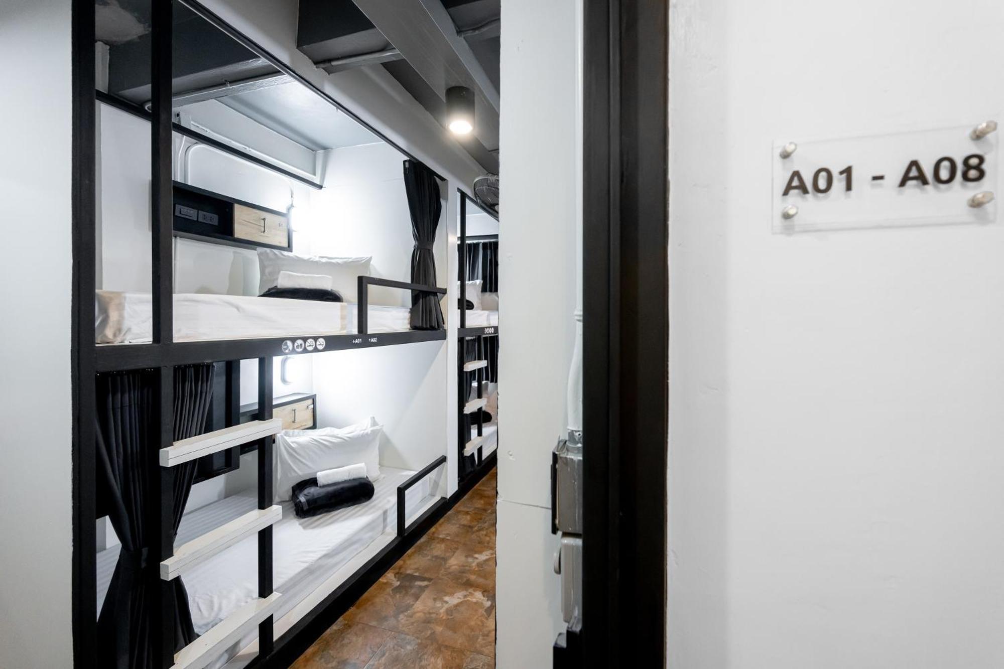 Vibes Hostel กรุงเทพมหานคร ภายนอก รูปภาพ