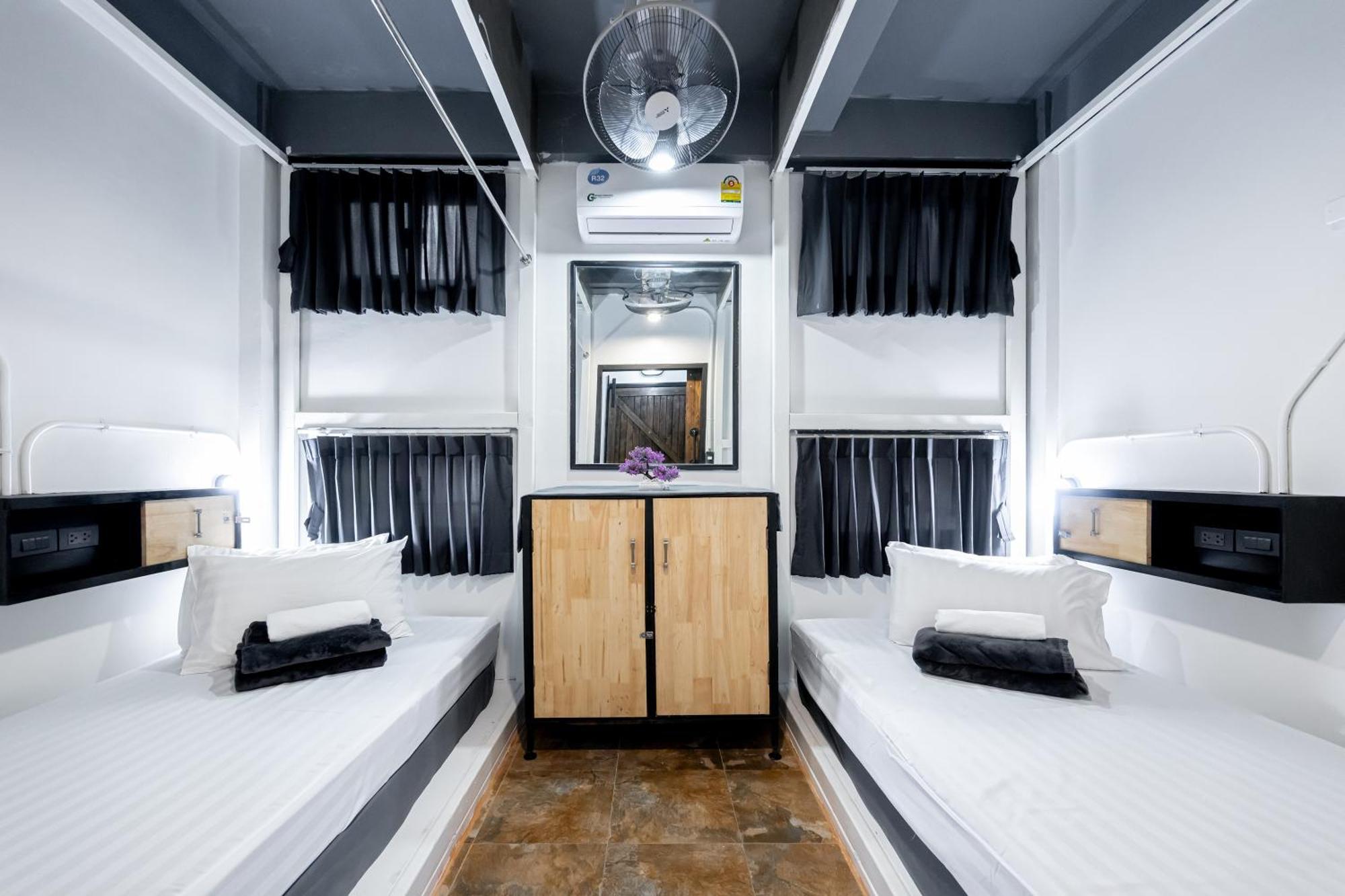 Vibes Hostel กรุงเทพมหานคร ภายนอก รูปภาพ