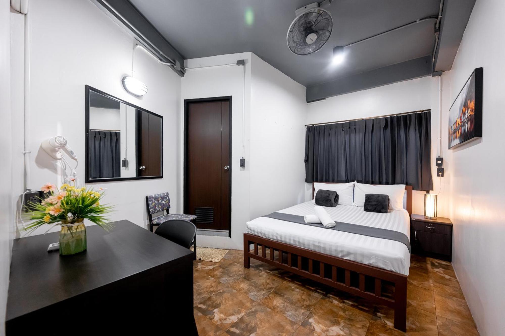 Vibes Hostel กรุงเทพมหานคร ภายนอก รูปภาพ
