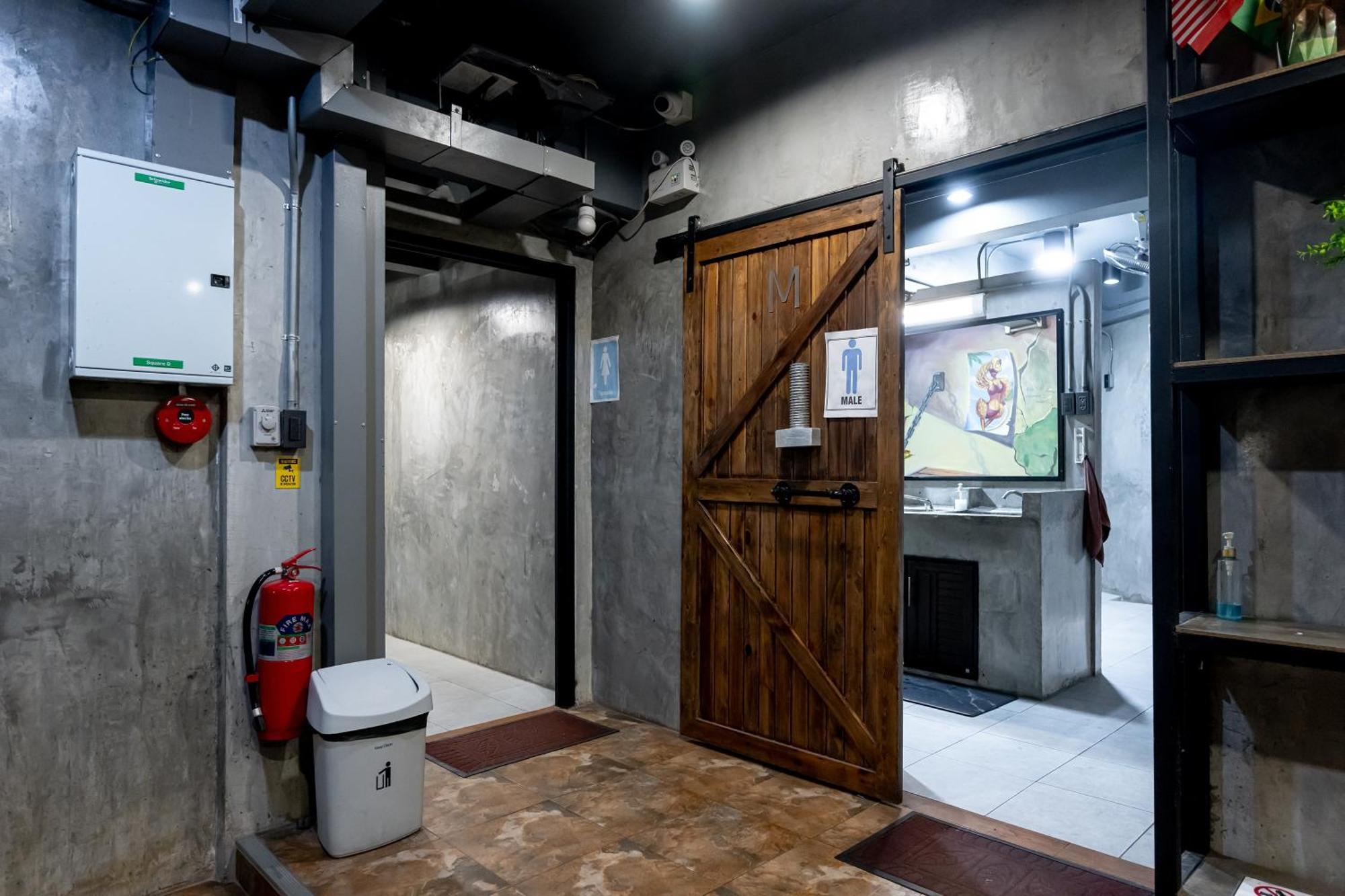 Vibes Hostel กรุงเทพมหานคร ภายนอก รูปภาพ
