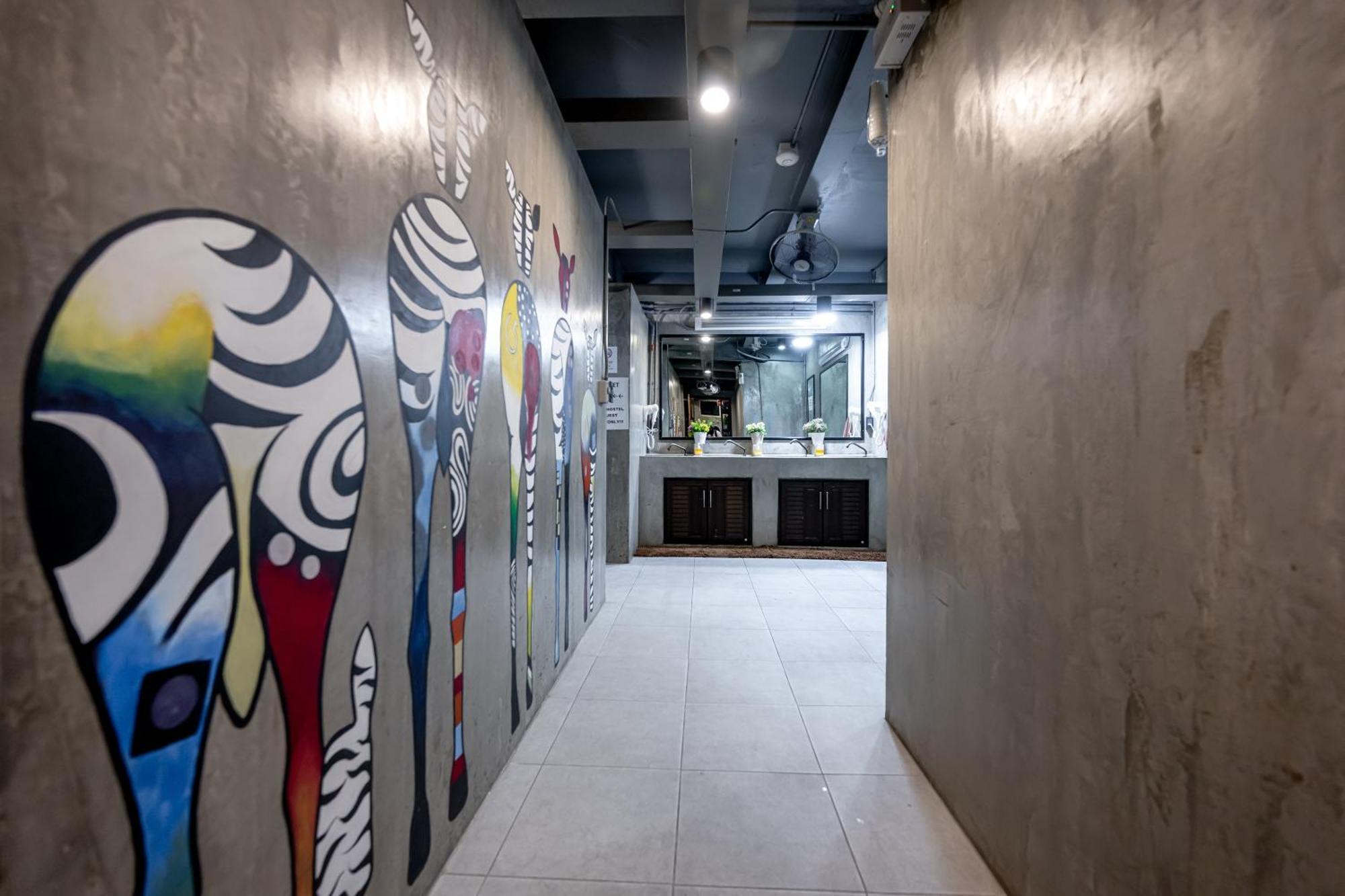 Vibes Hostel กรุงเทพมหานคร ภายนอก รูปภาพ