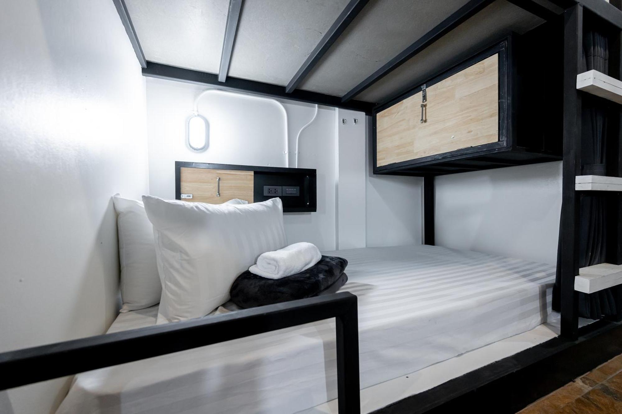 Vibes Hostel กรุงเทพมหานคร ภายนอก รูปภาพ