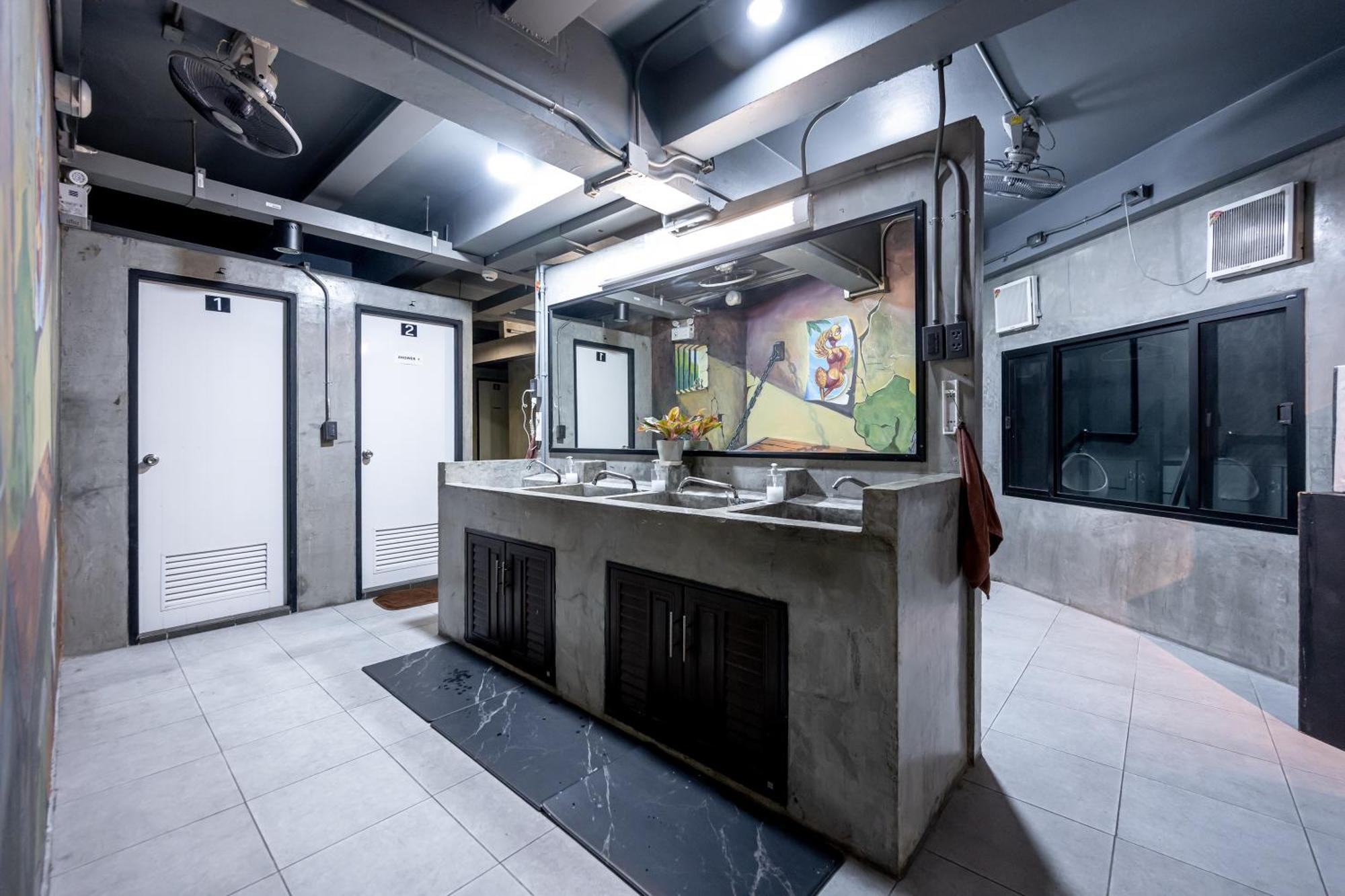 Vibes Hostel กรุงเทพมหานคร ภายนอก รูปภาพ