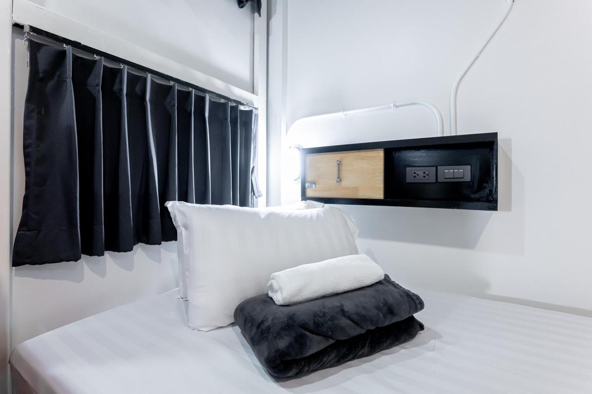 Vibes Hostel กรุงเทพมหานคร ภายนอก รูปภาพ