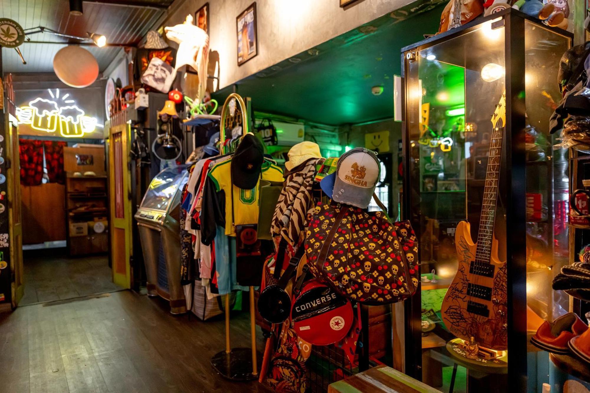 Vibes Hostel กรุงเทพมหานคร ภายนอก รูปภาพ