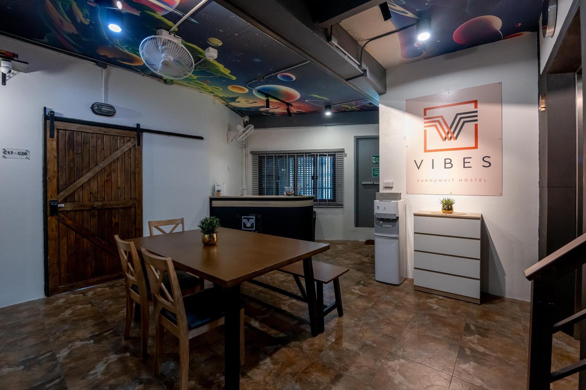 Vibes Hostel กรุงเทพมหานคร ภายนอก รูปภาพ