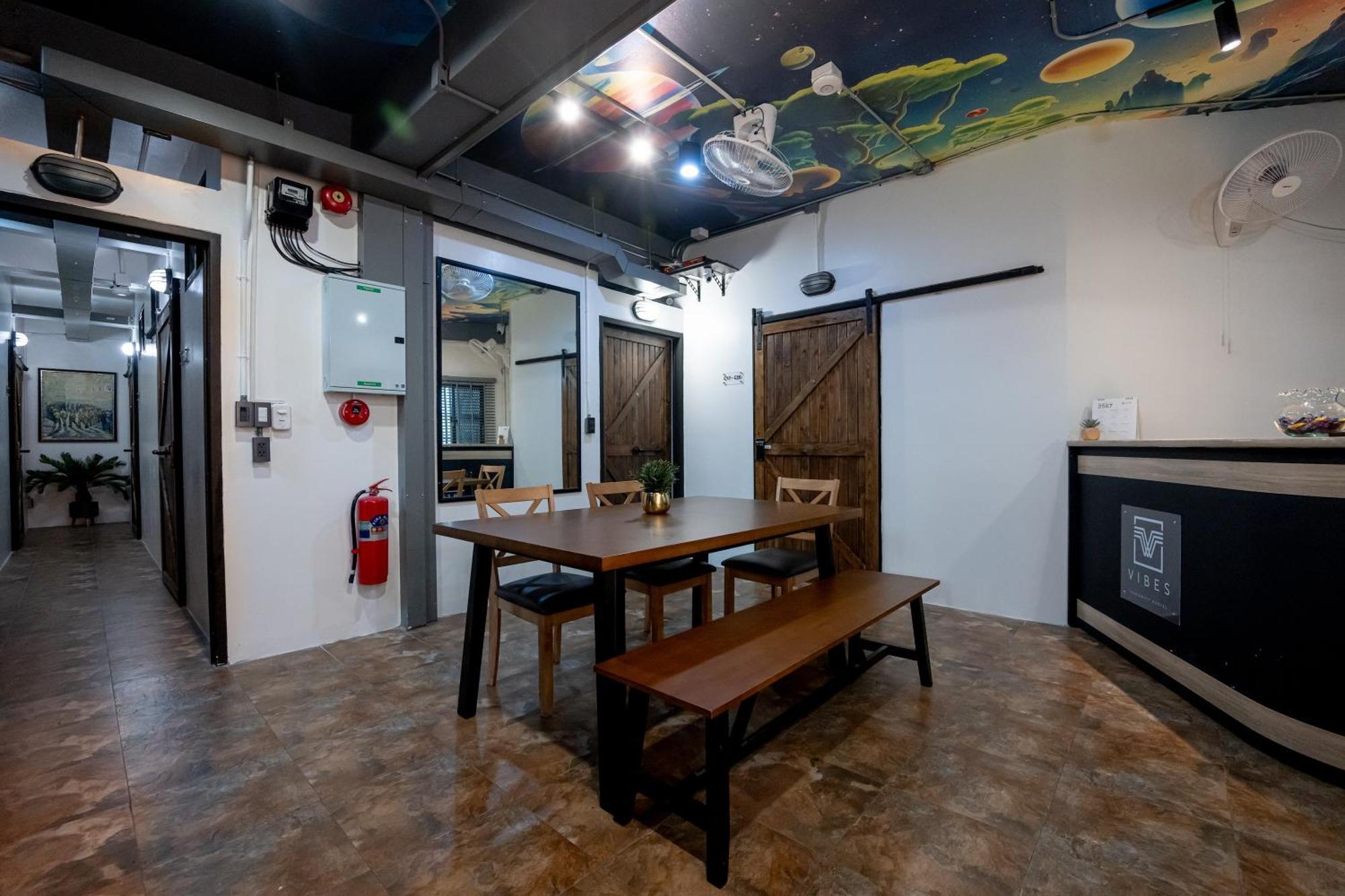 Vibes Hostel กรุงเทพมหานคร ภายนอก รูปภาพ