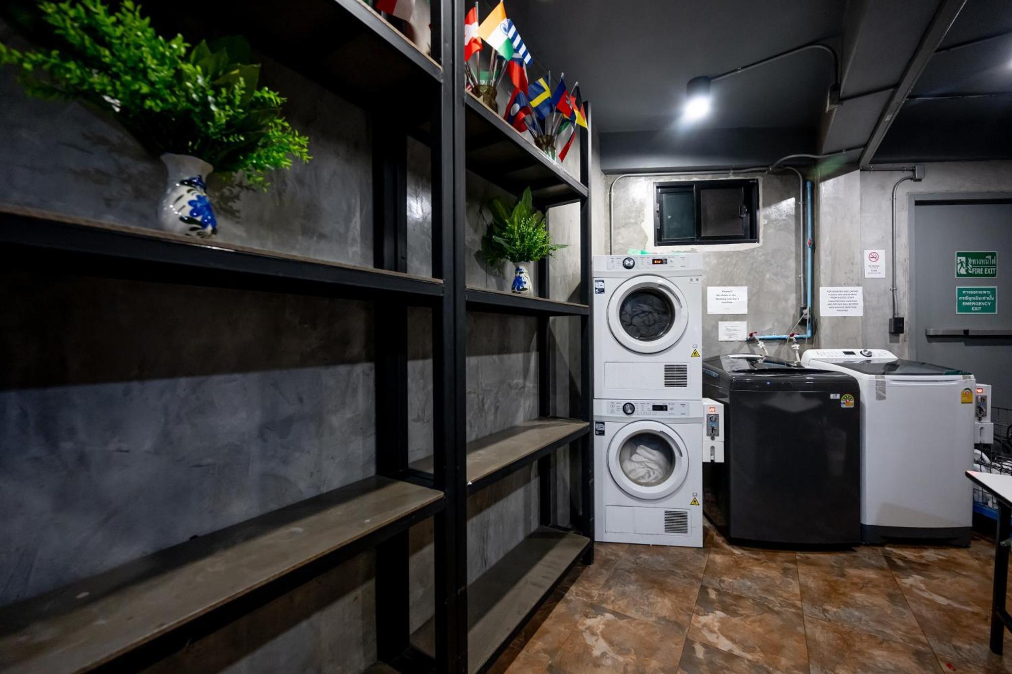 Vibes Hostel กรุงเทพมหานคร ภายนอก รูปภาพ